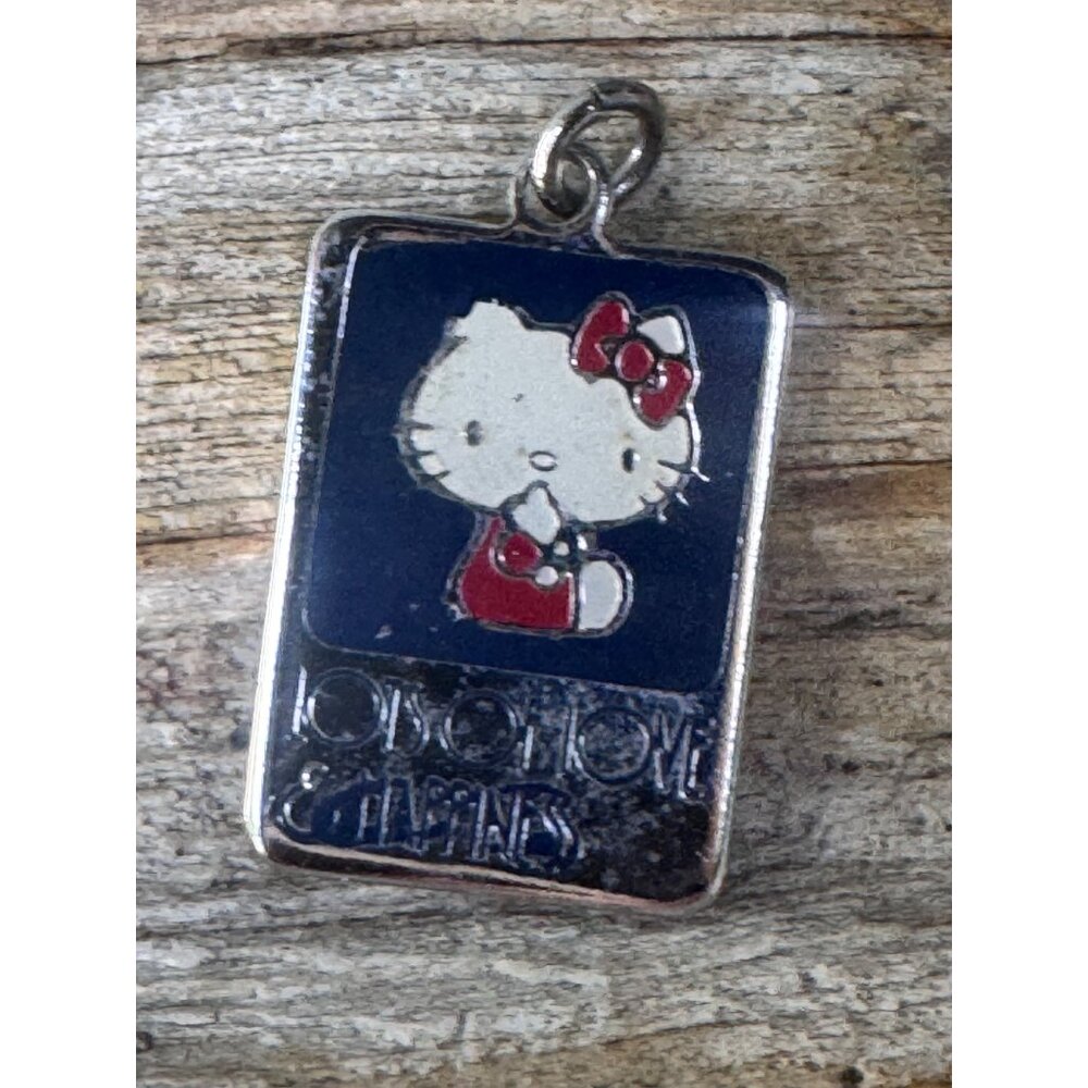 Hello Kitty Charm Lots of Love and Happiness 1976 - Picture 2 of 7